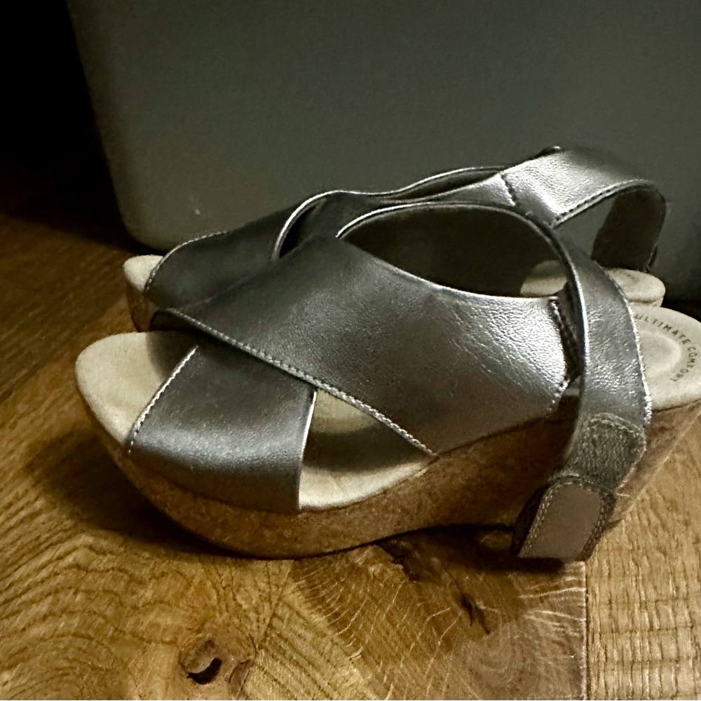 Clark Wedges - image 1